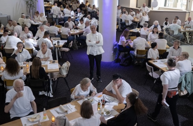 Met Witte Diner in de watten gelegd