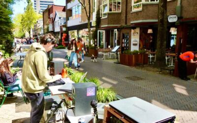DJ TRAXX draait muziek voor de voedselbank